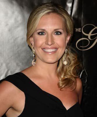 Poppy Harlow Bio, Age, Husband, Family, Height,。